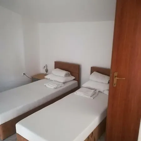 Kraje Aparthotel *